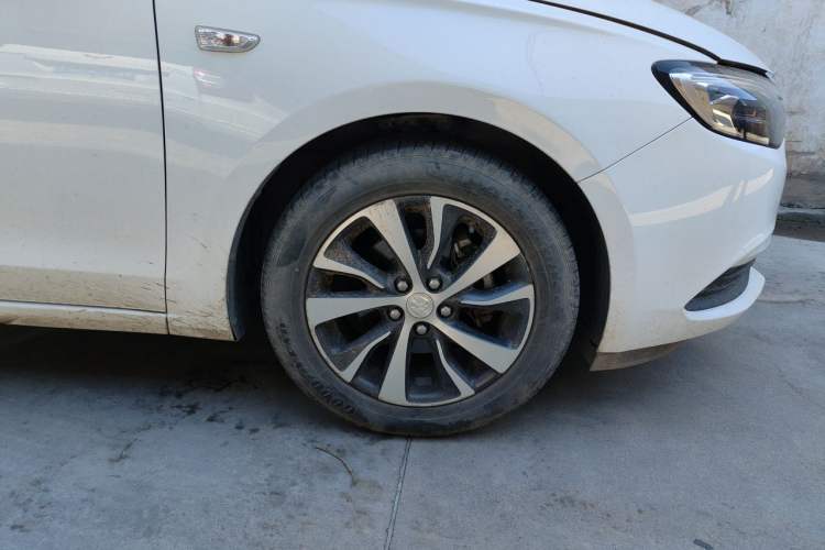 Used Buick Excelle GX 2019 18T Automatic Connected Elite Model China VI Standard Right Front Wheel Hub
