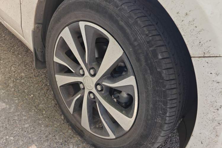 Used Buick Excelle GX 2019 18T Automatic Connected Elite Model China VI Standard Right Front Wheel Hub