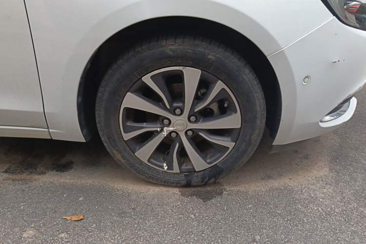 Used Buick Excelle GX 2019 18T Automatic Connected Flagship Version China VI Standard Right Front Wheel Hub