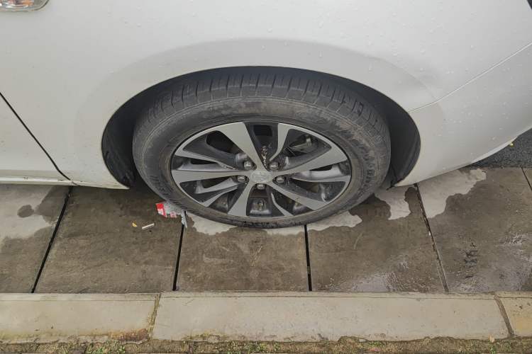 Used Buick Excelle GX 2019 18T Automatic Connected Elite Model China VI Standard Right Front Wheel Hub