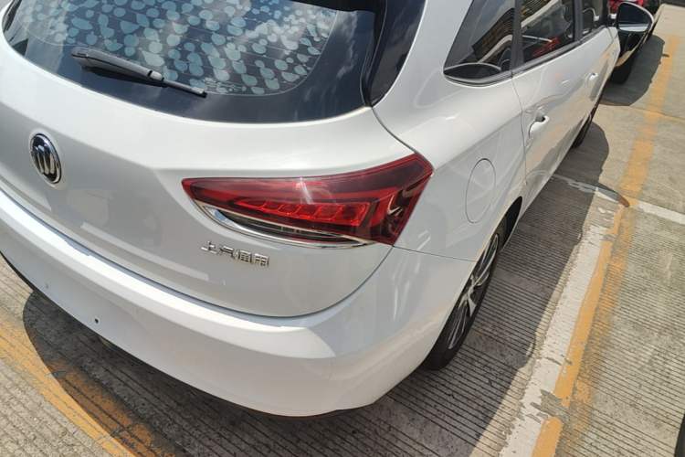 Used Buick Excelle GX 2019 18T Automatic Connected Elite Model China VI Standard Right Rear Taillight