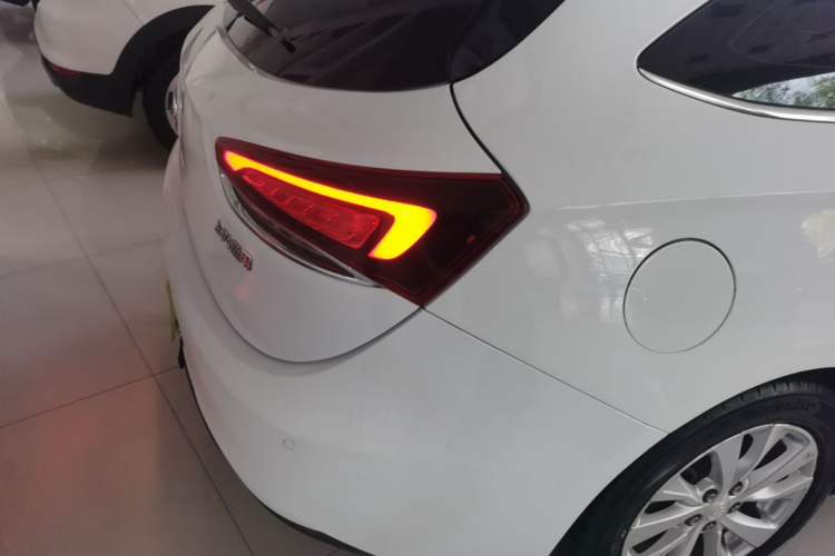 Used Buick Excelle GX 2019 15T Dual-Clutch Connected Elite Version China V Standard Right Rear Taillight