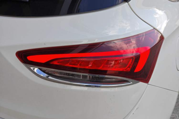 Used Buick Excelle GX 2019 18T Automatic Connected Elite Model China VI Standard Right Rear Taillight