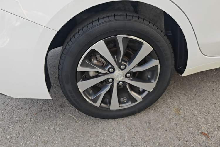 Used Buick Excelle GX 2019 18T Automatic Connected Elite Model China V Standard Right Rear Wheel Hub