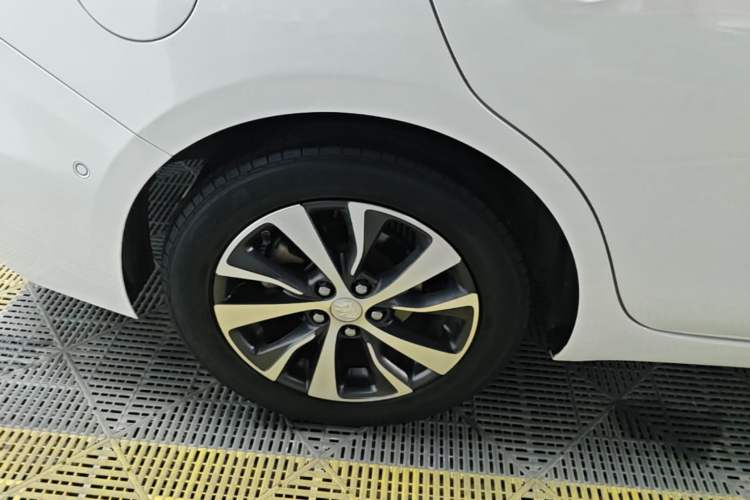 Used Buick Excelle GX 2019 18T Automatic Connected Flagship Version China VI Standard Right Rear Wheel Hub