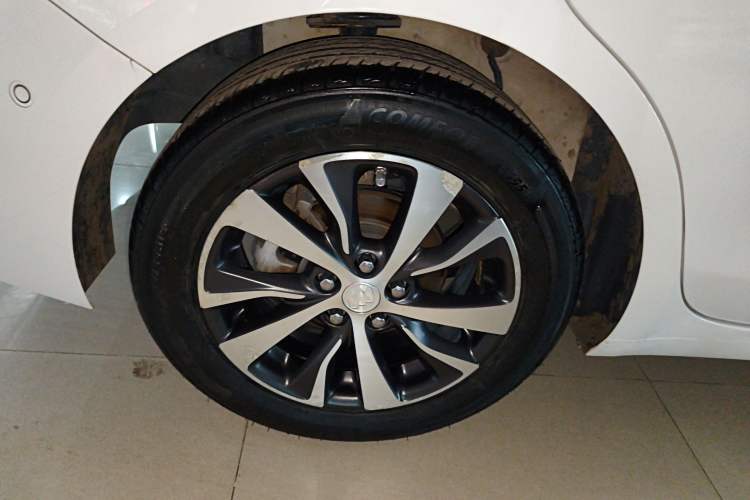 Used Buick Excelle GX 2019 18T Automatic Connected Elite Model China V Standard Right Rear Wheel Hub