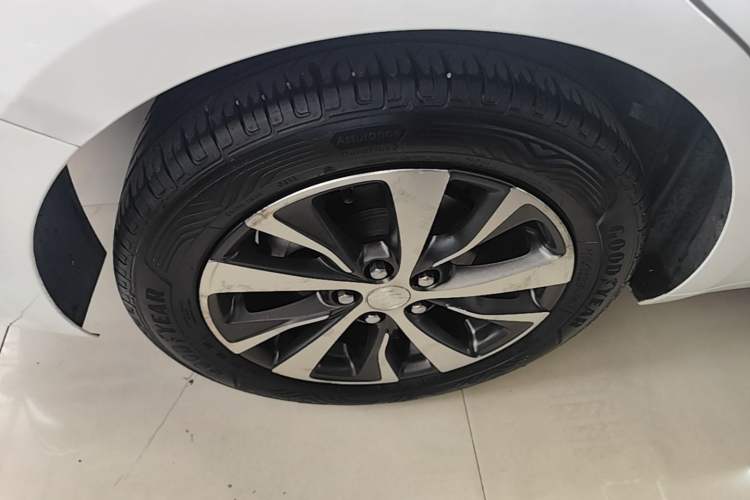 Used Buick Excelle GX 2019 18T Automatic Connected Elite Model China VI Standard Right Rear Wheel Hub