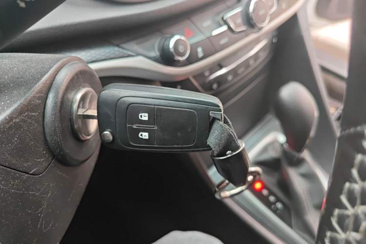 Used Buick Excelle GX 2019 18T Automatic Connected Elite Model China VI Standard Vehicle Key