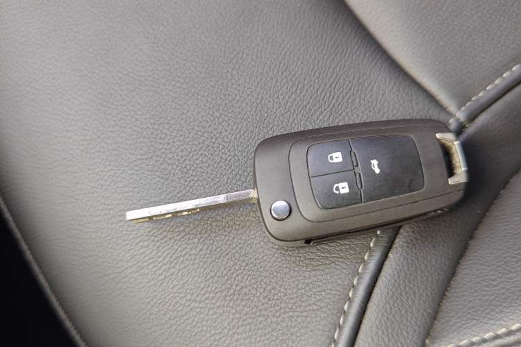 Used Buick Excelle GX 2019 18T Automatic Connected Elite Model China VI Standard Vehicle Key
