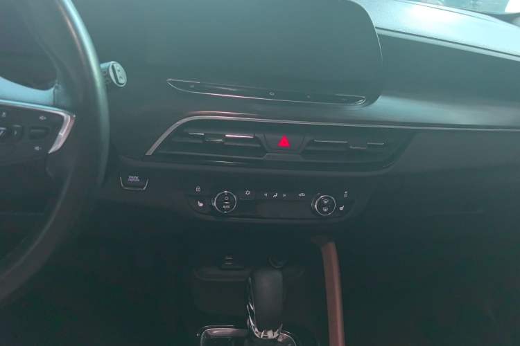 Used Buick GL6 2021 323T Mild Hybrid Connect Luxury Model Audio And AC Panel