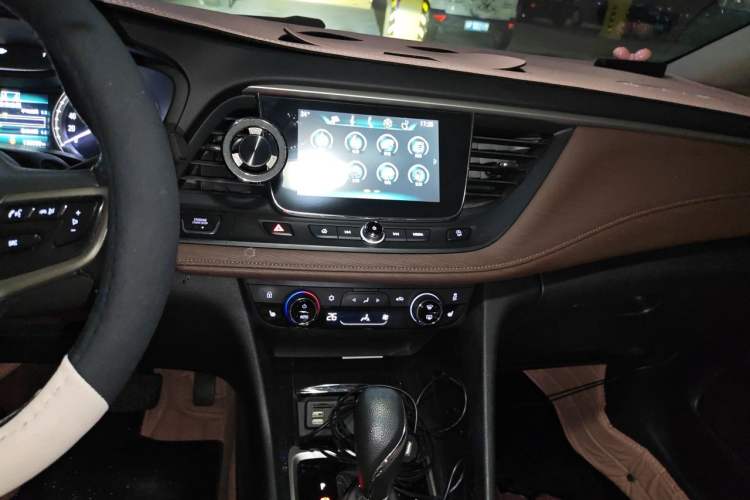 Used Buick GL6 2018 18T 6-Seater Luxury Model Audio And AC Panel