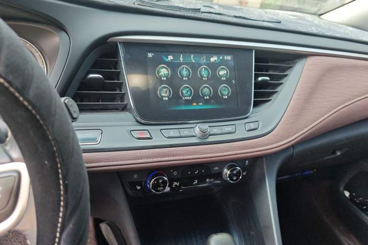 Used Buick GL6 2018 18T 6-Seater Prestige Model Audio And AC Panel