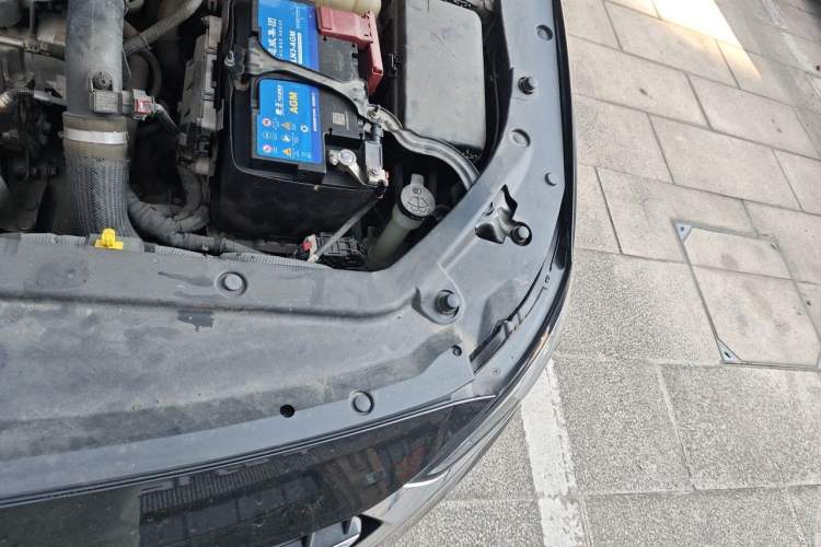 Used Buick GL6 2018 18T 6-Seater Prestige Model Engine Bay Left