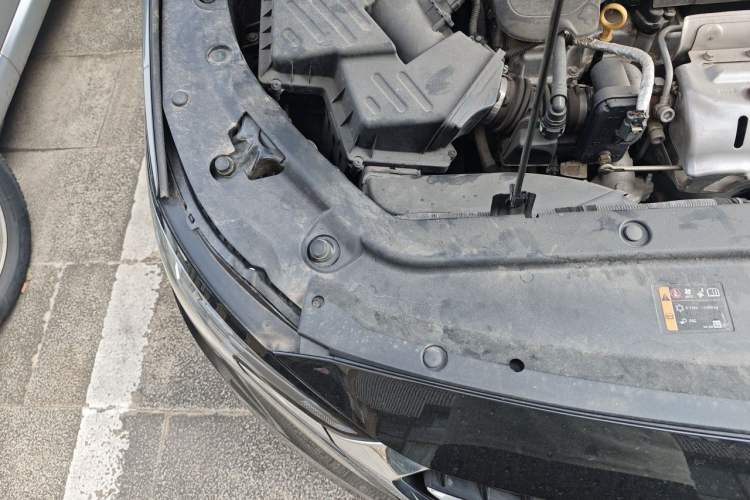 Used Buick GL6 2018 18T 6-Seater Prestige Model Engine Bay Right