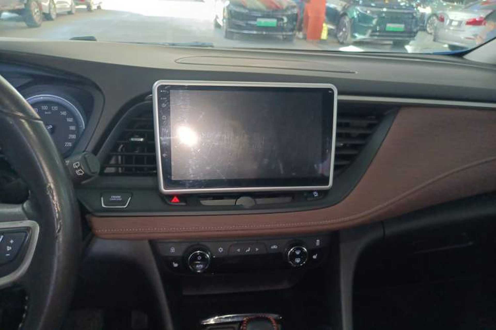 Used Buick GL6 2018 18T 6-Seater Luxury Model Audio And AC Panel