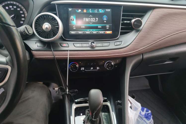 Used Buick GL6 2018 18T 6-Seater Prestige Model Audio And AC Panel