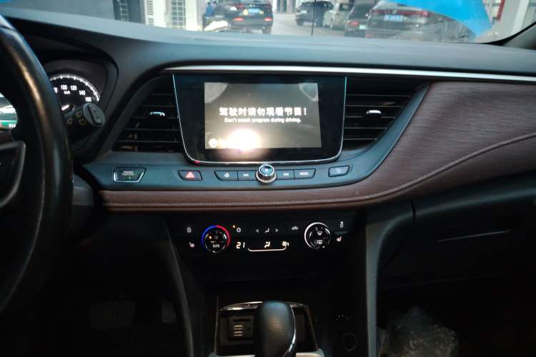 Used Buick GL6 2018 18T 6-Seater Prestige Model Audio And AC Panel