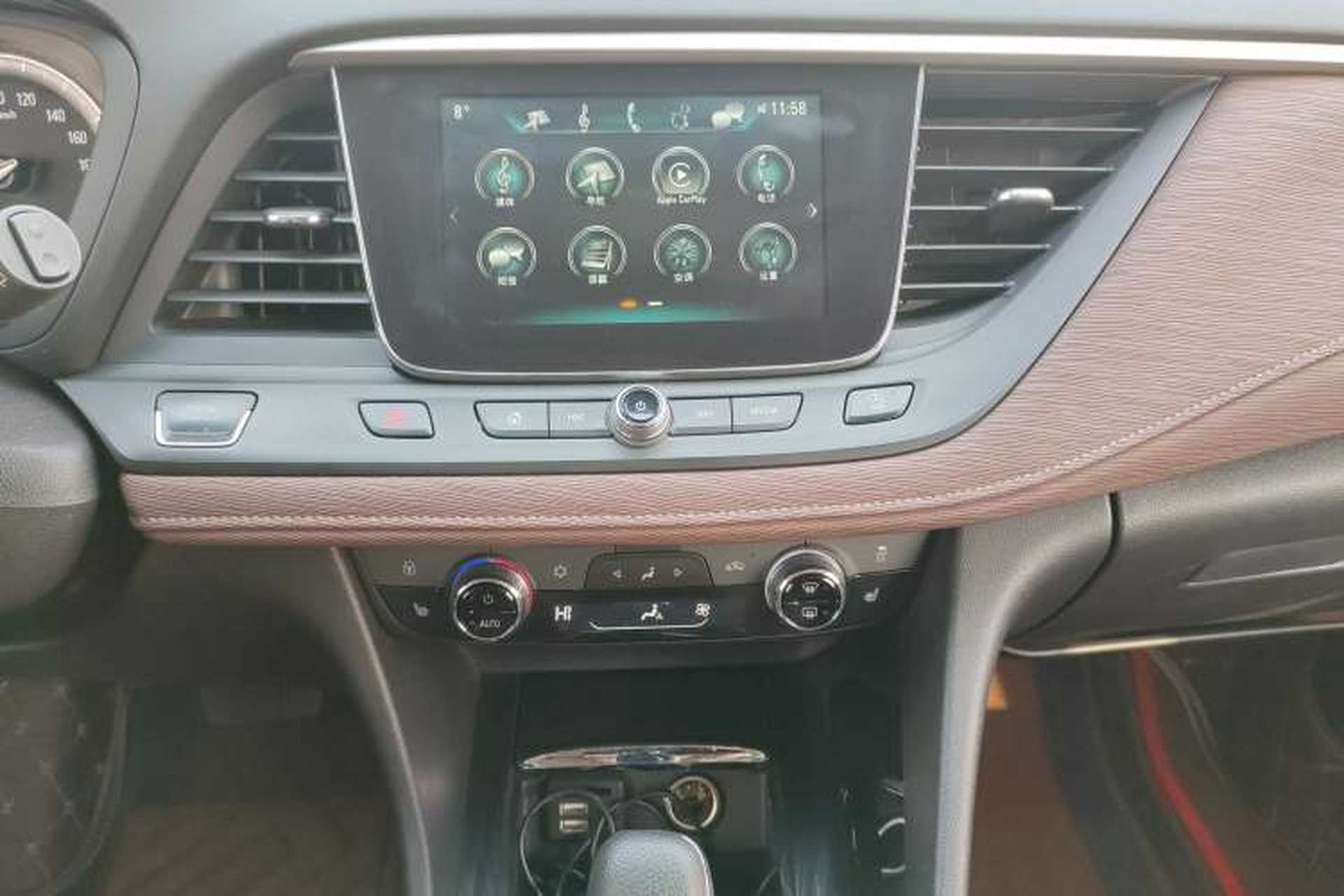Used Buick GL6 2018 18T 6-Seater Prestige Model Audio And AC Panel