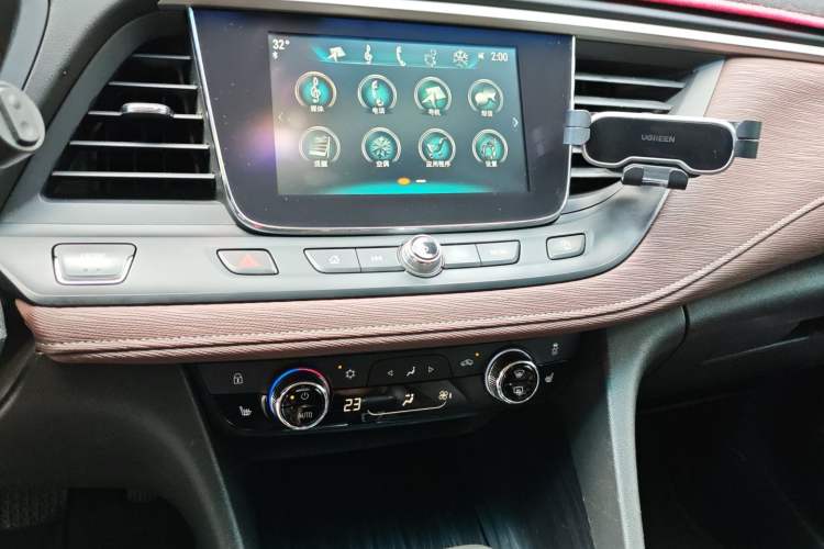 Used Buick GL6 2018 18T 6-Seater Prestige Model Audio And AC Panel