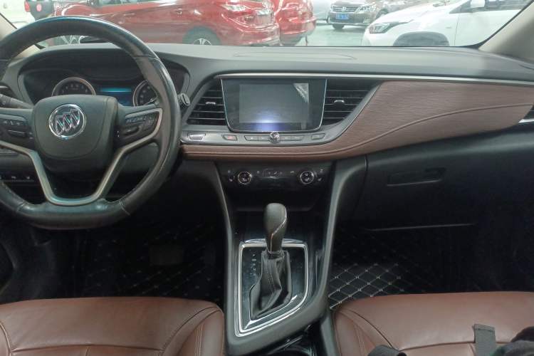 Used Buick GL6 2018 18T 6-Seater Prestige Model Audio And AC Panel