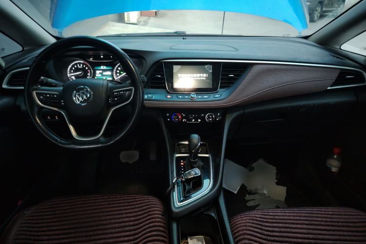 Used Buick GL6 2018 18T 6-Seater Prestige Model Center Console