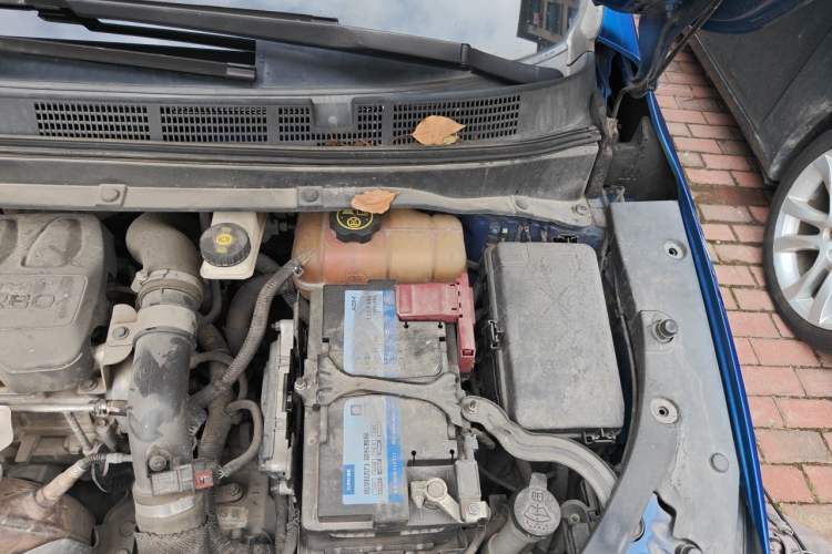Used Buick GL6 2018 18T 6-Seater Prestige Model Engine Bay Left