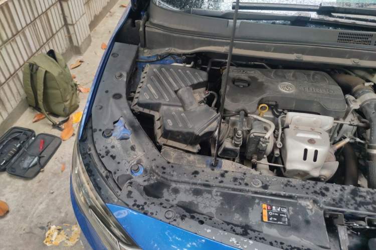 Used Buick GL6 2018 18T 6-Seater Prestige Model Engine Bay Right