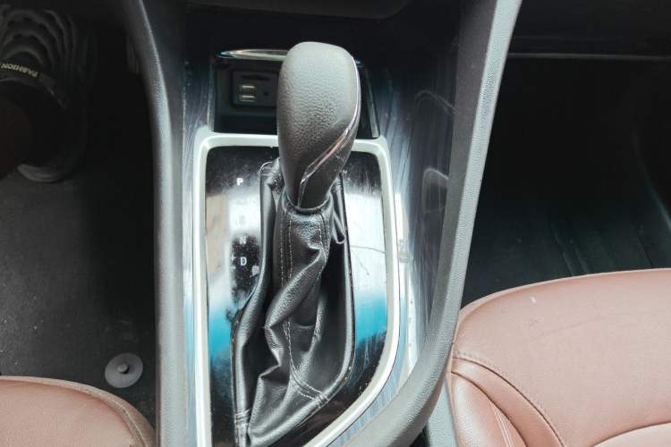 Used Buick GL6 2018 18T 6-Seater Prestige Model Gear Lever
