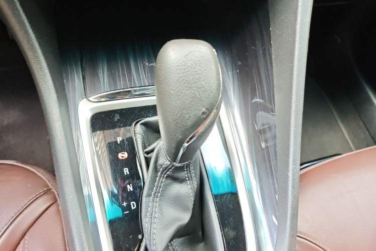 Used Buick GL6 2018 18T 6-Seater Prestige Model Gear Lever