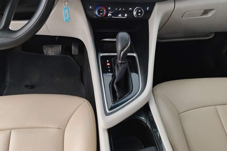 Used Buick GL6 2018 18T 6-Seater Elite Model Gear Lever
