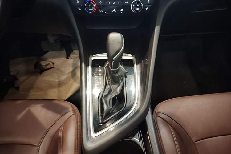Used Buick GL6 2018 18T 6-Seater Prestige Model Gear Lever