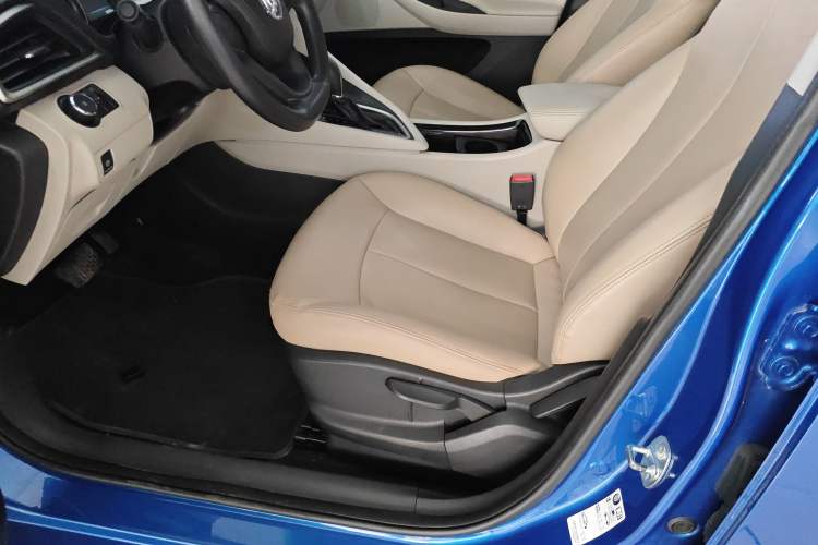 Used Buick GL6 2018 18T 6-Seater Elite Model Left Front Seat