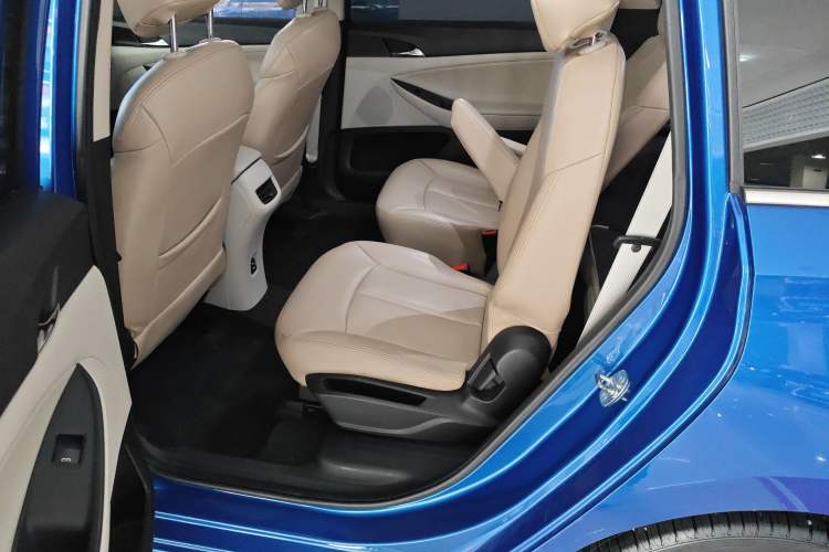 Used Buick GL6 2018 18T 6-Seater Elite Model Left Rear Seat