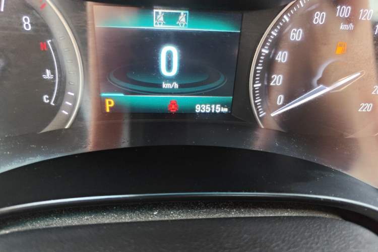 Used Buick GL6 2018 18T 6-Seater Prestige Model Odometer Close Up