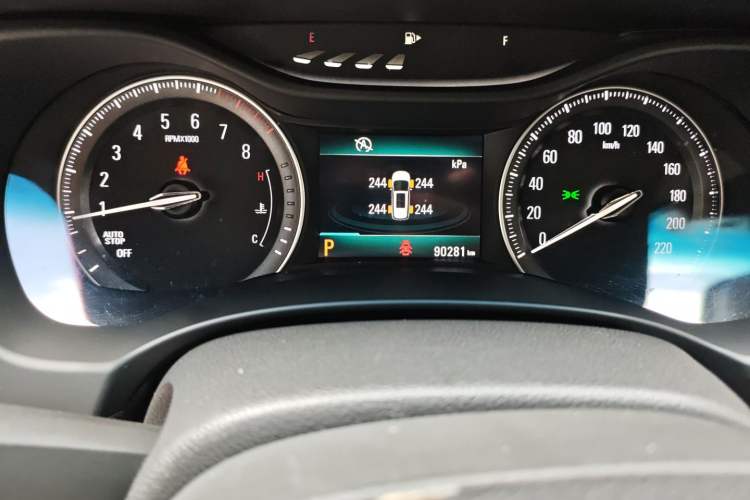 Used Buick GL6 2018 18T 6-Seater Prestige Model Odometer Close Up