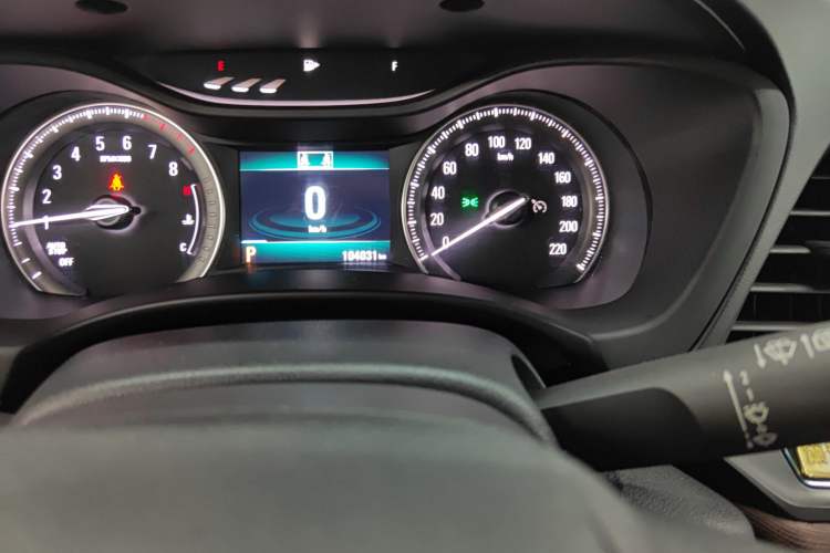 Used Buick GL6 2018 18T 6-Seater Luxury Model Odometer Close Up
