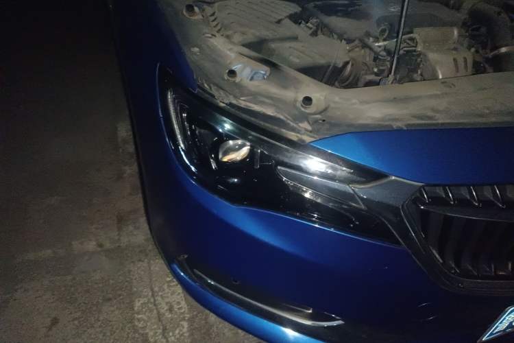 Used Buick GL6 2018 18T 6-Seater Prestige Model Right Front Headlight