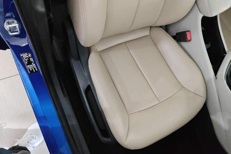 Used Buick GL6 2018 18T 6-Seater Elite Model Right Front Seat
