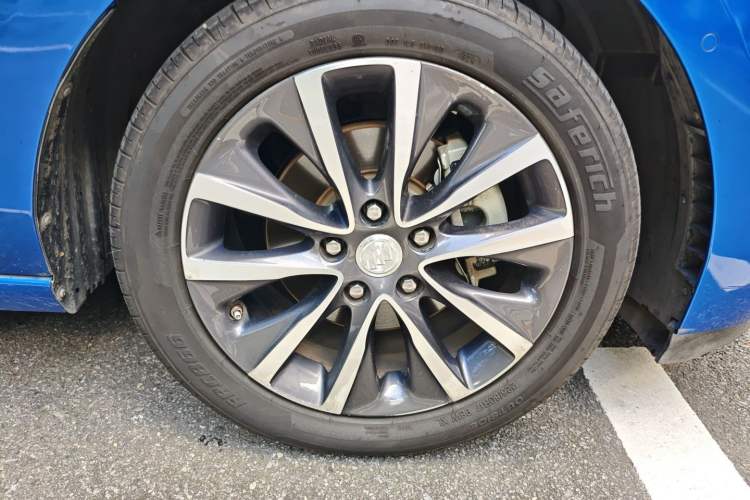 Used Buick GL6 2018 18T 6-Seater Prestige Model Right Front Wheel Hub