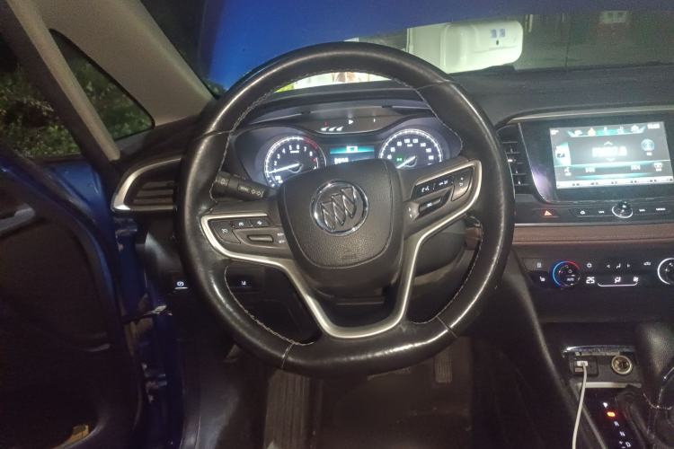 Used Buick GL6 2018 18T 6-Seater Prestige Model Steering Wheel