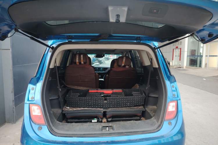 Used Buick GL6 2018 18T 6-Seater Prestige Model Trunk