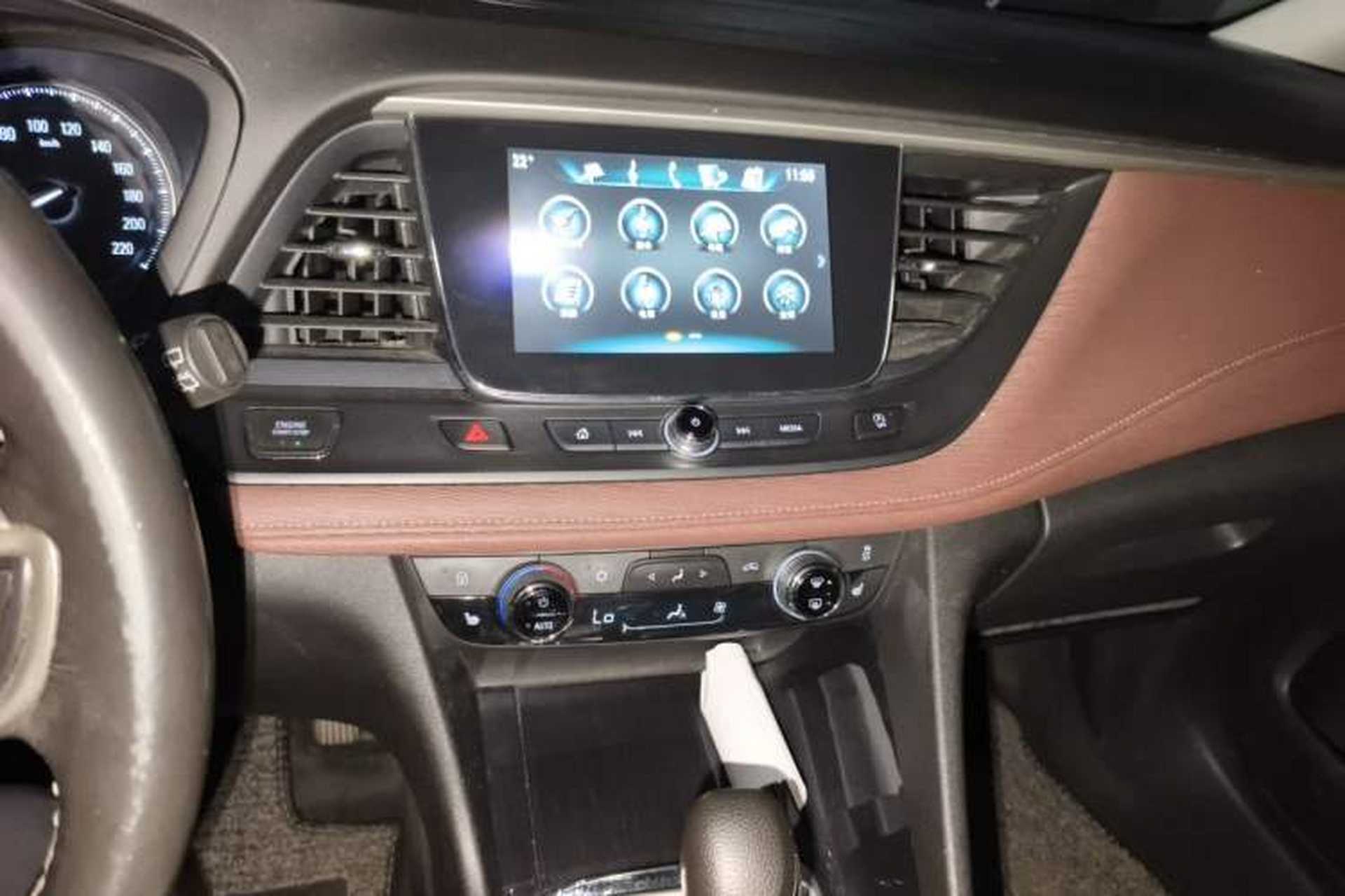 Used Buick GL6 2018 18T 6-Seater Prestige Model Audio And AC Panel