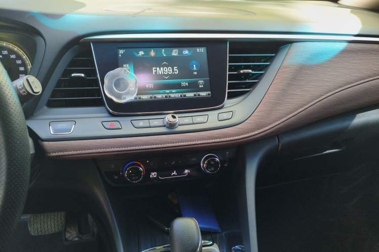 Used Buick GL6 2018 18T 6-Seater Luxury Model Audio And AC Panel