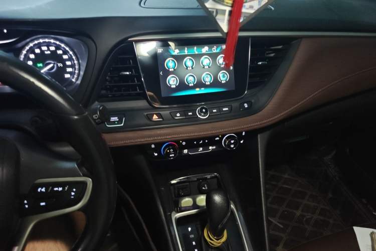 Used Buick GL6 2018 18T 6-Seater Prestige Model Audio And AC Panel