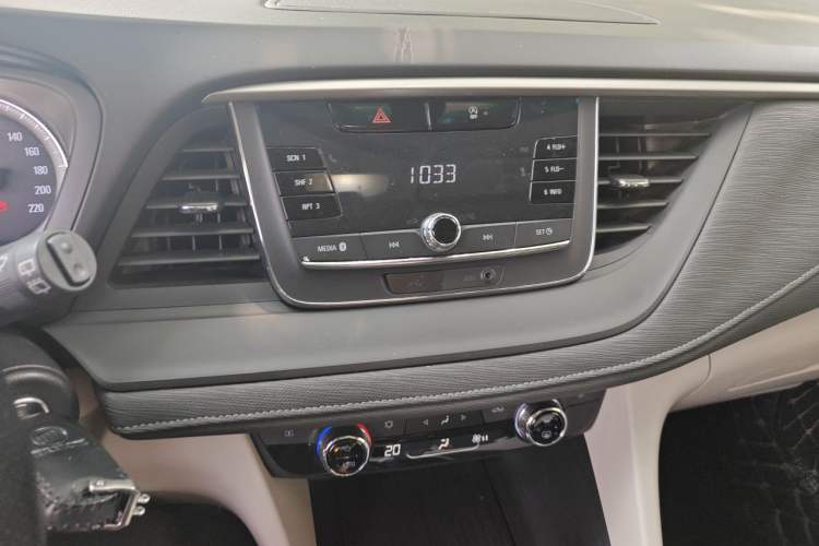 Used Buick GL6 2018 18T 6-Seater Elite Model Audio And AC Panel