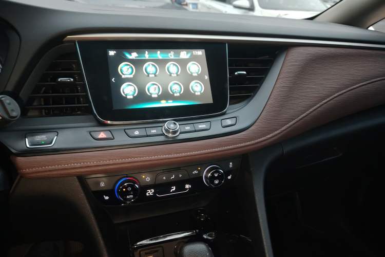 Used Buick GL6 2018 18T 6-Seater Luxury Model Audio And AC Panel