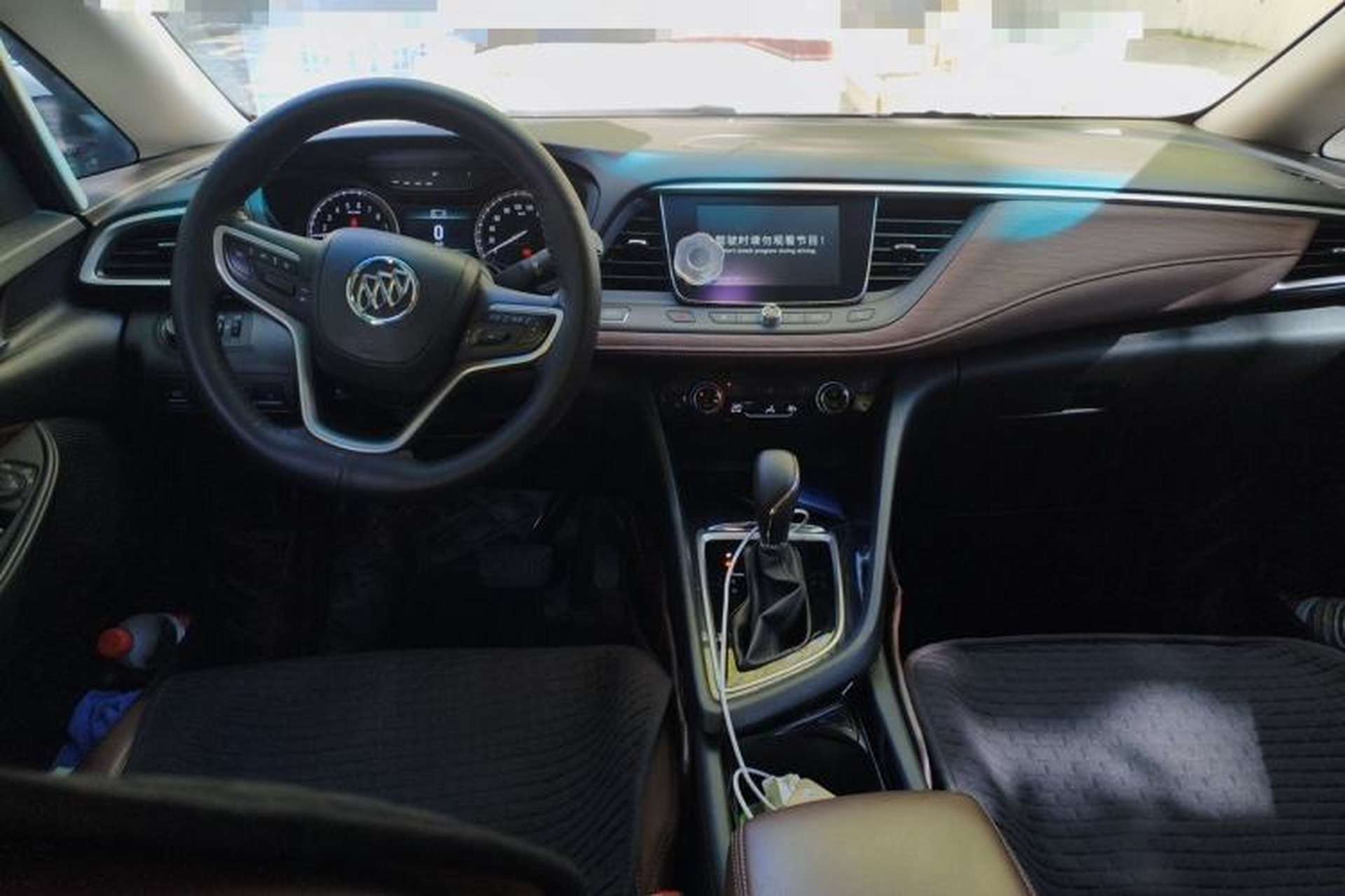 Used Buick GL6 2018 18T 6-Seater Luxury Model Center Console