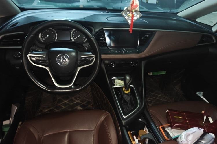 Used Buick GL6 2018 18T 6-Seater Prestige Model Center Console