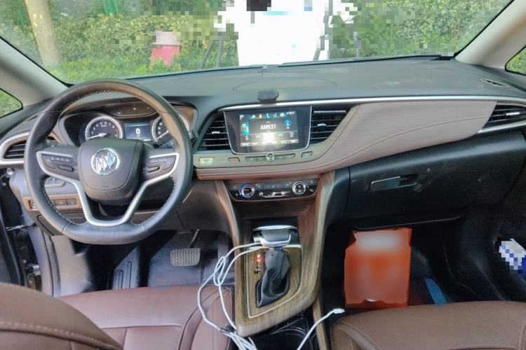 Used Buick GL6 2018 18T 6-Seater Prestige Model Center Console