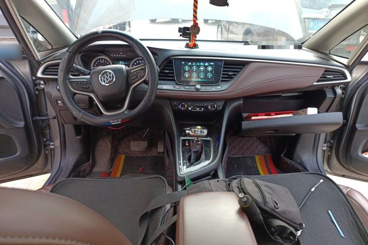 Used Buick GL6 2018 18T 6-Seater Luxury Model Center Console
